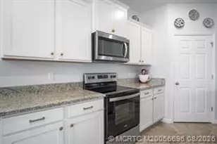 10568 SW Cambria Ln, Port Saint Lucie, FL 34987 - Photo 8