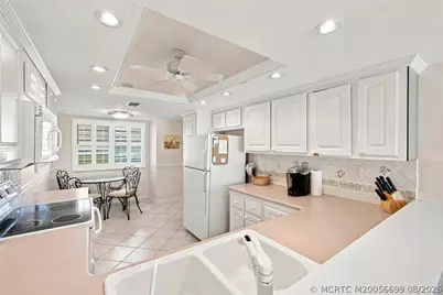 529 NE Plantation Road #407, Stuart, FL 34996 - Photo 8
