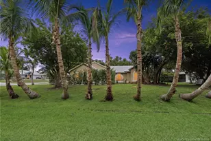 601 SE Barr St, Port Saint Lucie, FL 34984 - Photo 1