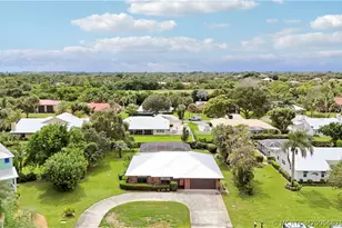 8303 SE Cumberland Cir, Hobe Sound, FL 33455 - Photo 4