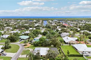 8303 SE Cumberland Cir, Hobe Sound, FL 33455 - Photo 8