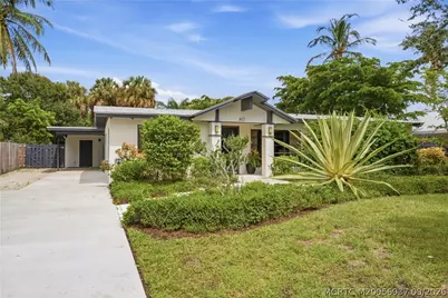 807 SE Weir Street, Stuart, FL 34994 - Photo 2
