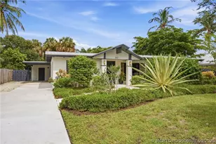 807 SE Weir St, Stuart, FL 34994 - Photo 2