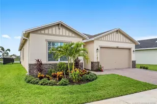 1120 SE Crosswood Wy, Port Saint Lucie, FL 34984 - Photo 2