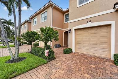 651 SW Glen Crest Way, Stuart, FL 34997 - Photo 2