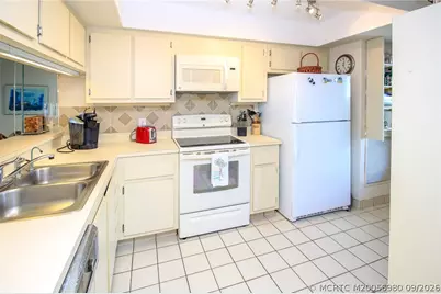 4620 NE Sandpebble Trace #403, Stuart, FL 34996 - Photo 10