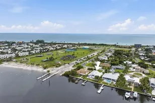 1705 Bayshore Dr, Fort Pierce, FL 34949 - Photo 2
