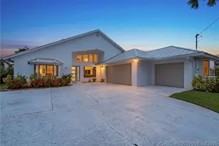 1705 Bayshore Dr, Fort Pierce, FL 34949 - Photo 4