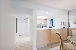 429 NE Tradewind Ln, Stuart, FL 34996 - Photo 4