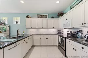 3663 SE Cambridge Dr, Stuart, FL 34997 - Photo 8