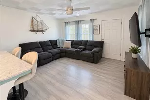 1621 NE Maureen Ct NE, Jensen Beach, FL 34957 - Photo 2