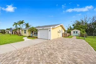 1357 SE Oakmont Ln SE, Port Saint Lucie, FL 34952 - Photo 2