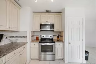 1357 SE Oakmont Ln SE, Port Saint Lucie, FL 34952 - Photo 10