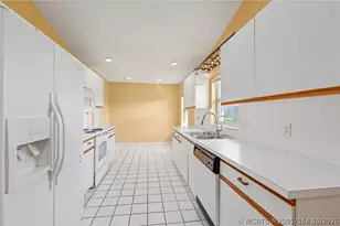 7130 SE Lillian Ct, Stuart, FL 34997 - Photo 10