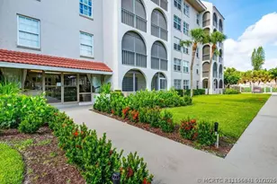 250 NE 20th St, Boca Raton, FL 33431 - Photo 2