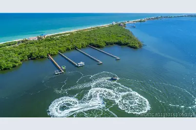 23 NE Macarthur Boulevard, Stuart, FL 34996 - Photo 14