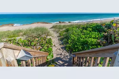 23 NE Macarthur Boulevard, Stuart, FL 34996 - Photo 16