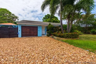 145 SE 3rd Avenue, Boynton Beach, FL 33435 - Photo 1