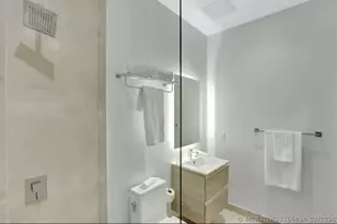 229 SW 9th St, Miami, FL 33130 - Photo 12