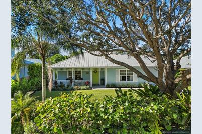 9333 SE Saturn Street, Hobe Sound, FL 33455 - Photo 1