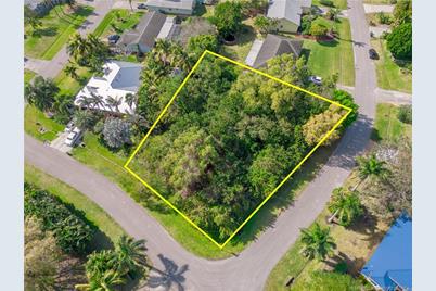 514 SE Berry Avenue, Port Saint Lucie, FL 34984 - Photo 1