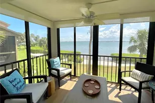 330 NE Edgewater Dr, Stuart, FL 34996 - Photo 1