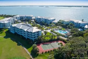 184 NE Edgewater Dr, Stuart, FL 34996 - Photo 1