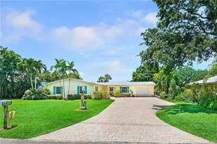 906 SW Magnolia Bluff Dr, Palm City, FL 34990 - Photo 1