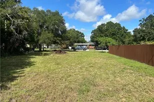 906 S 17th St, Fort Pierce, FL 34950 - Photo 1