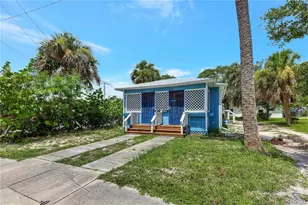 922 SE Bayou Ave, Stuart, FL 34994 - Photo 1