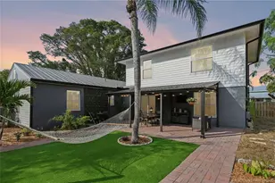 605 SE Dolphin Dr, Stuart, FL 34996 - Photo 1