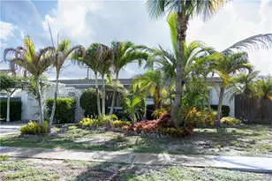 8695 SE Janice Dr, Hobe Sound, FL 33455 - Photo 1