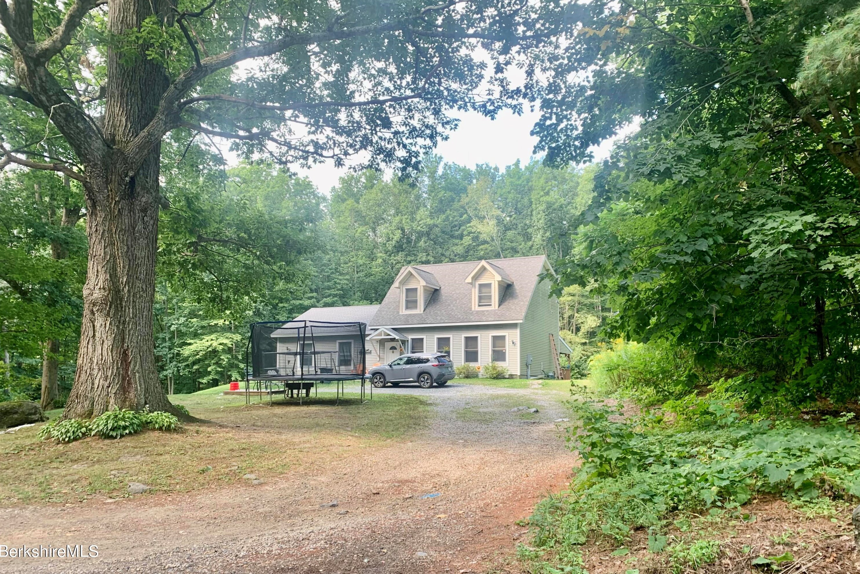 71 Shaker Ln, Pittsfield, MA 01201 exterior