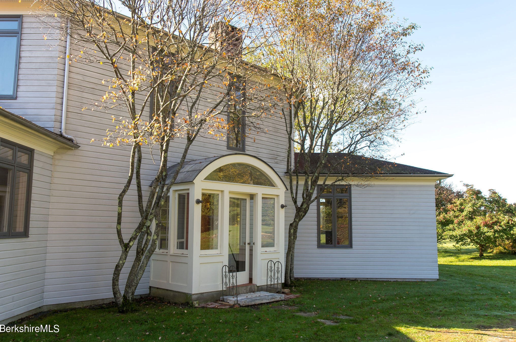 545 Stockbridge Rd, Lee, MA 01238