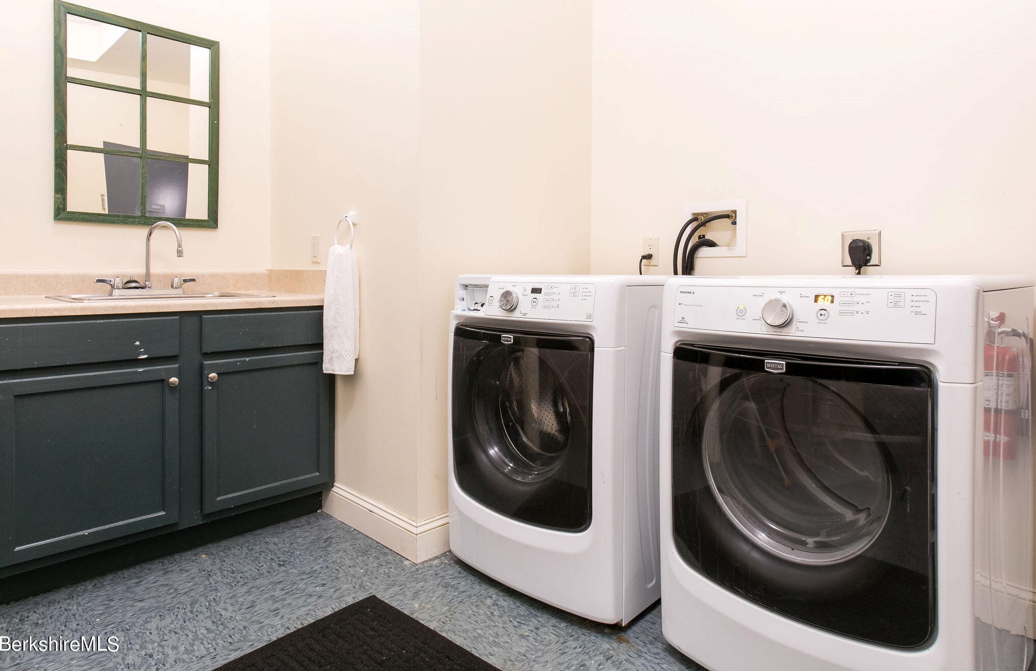 281 Main St, Alford MA 01230-6109 exterior