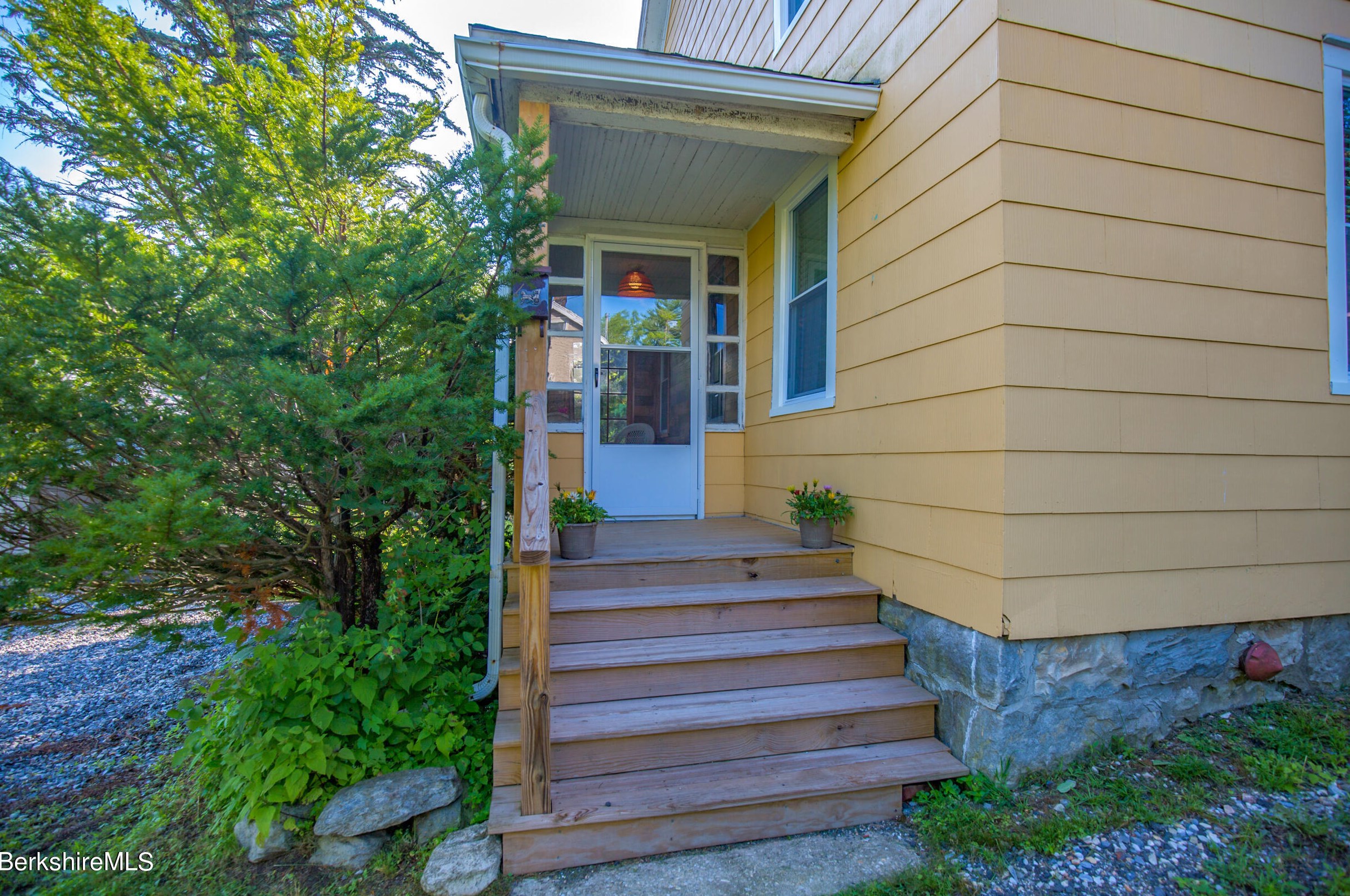 184 Housatonic St, Lenox, MA 01240