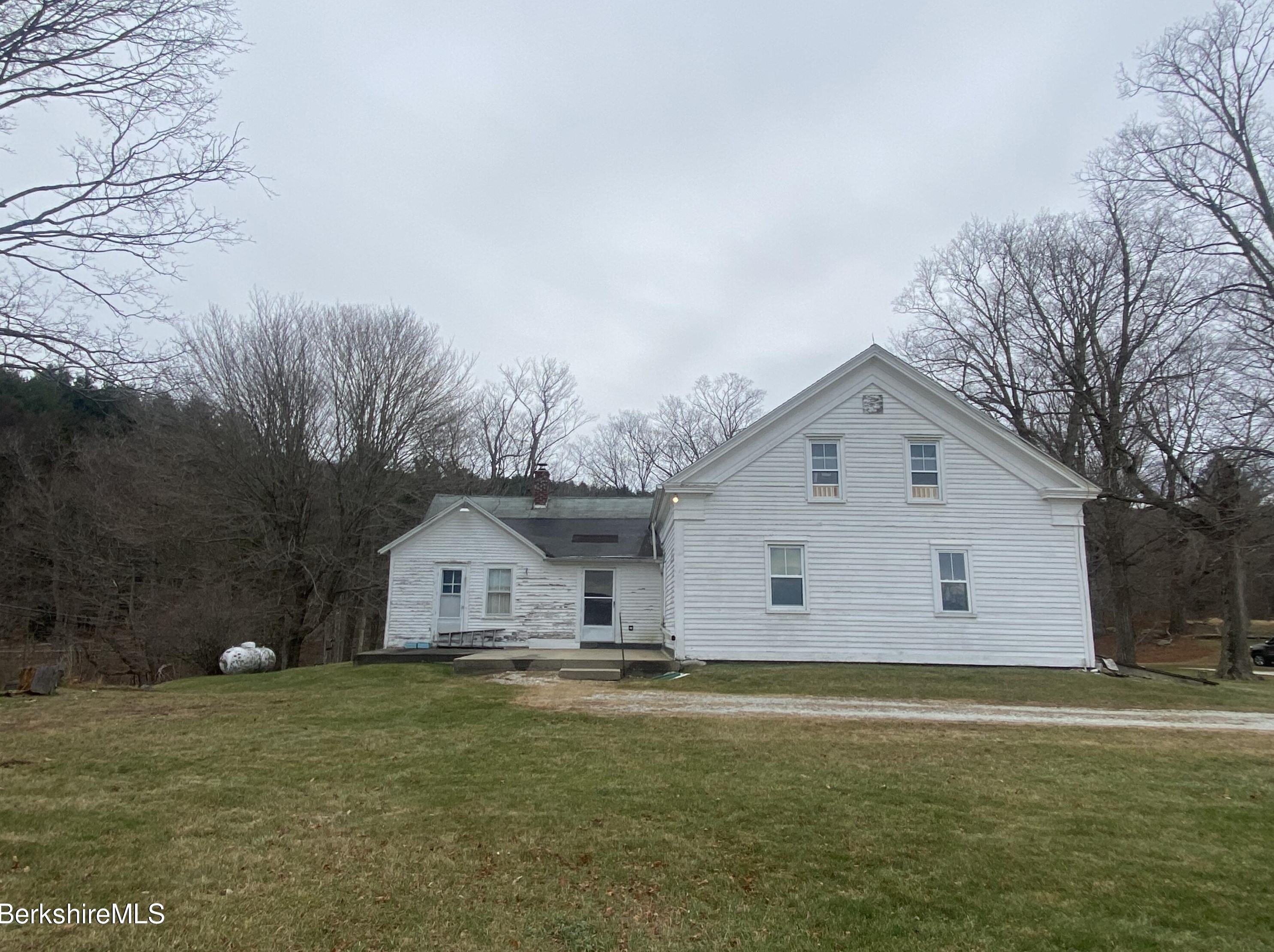 54 Pleasant View Dr, Cheshire, MA 01225