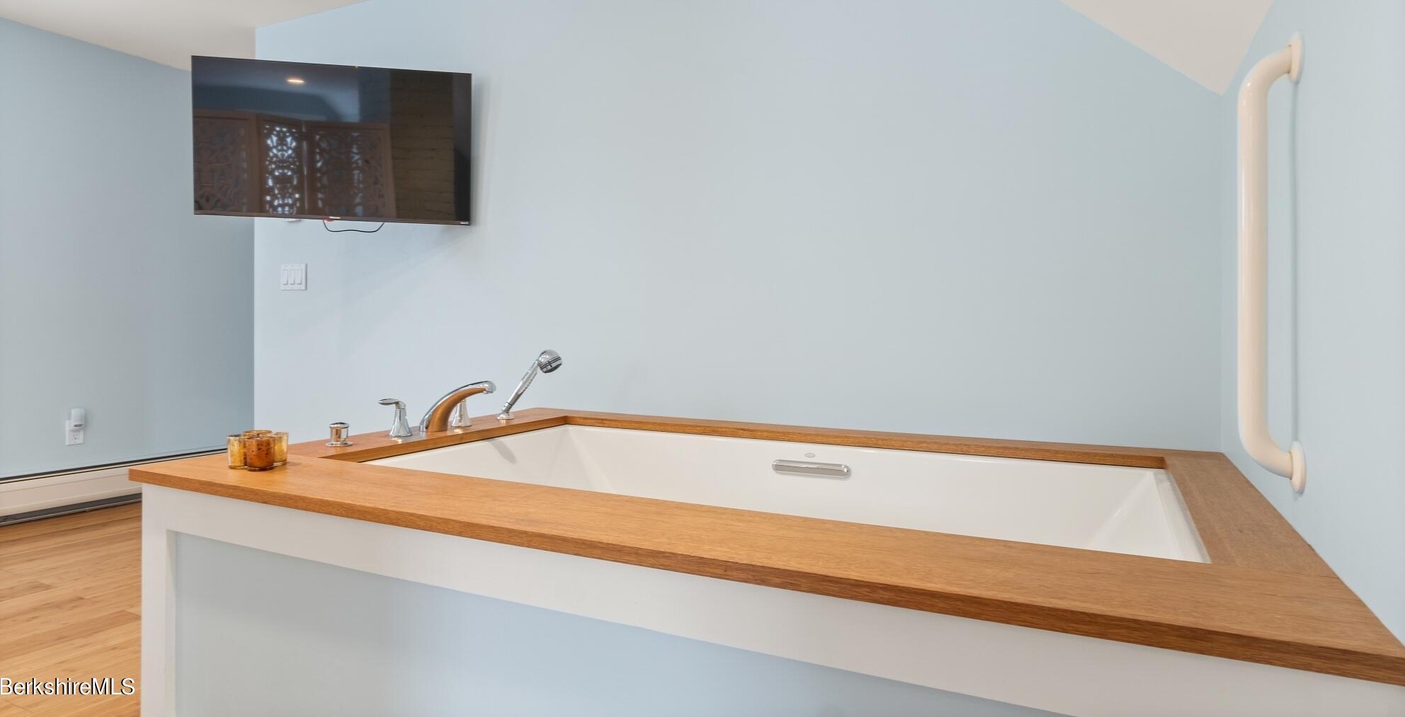 24 Manville St, Alford MA 01230-1912 exterior