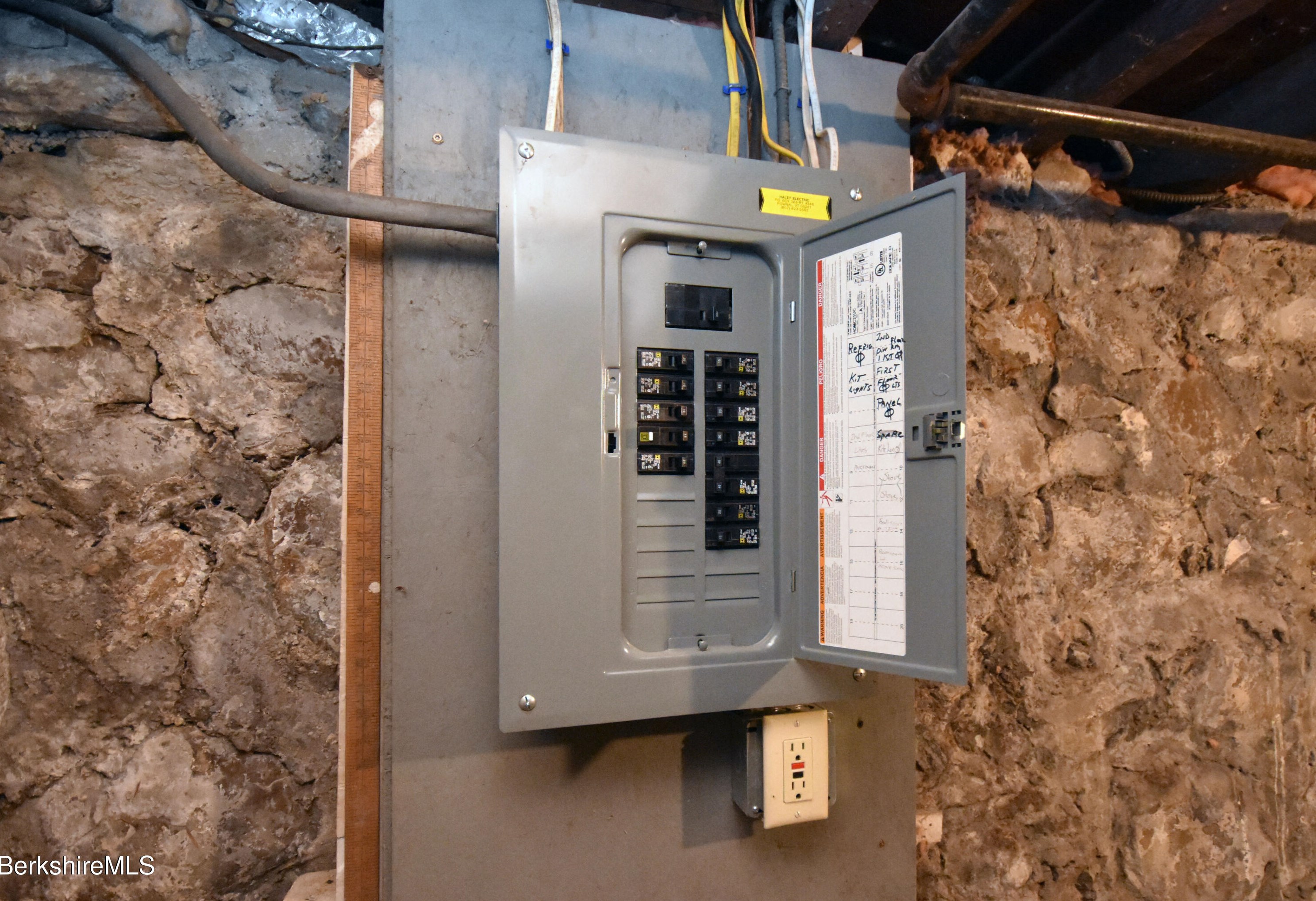 271 Notch Rd, Clarksburg MA 01247-3617 exterior