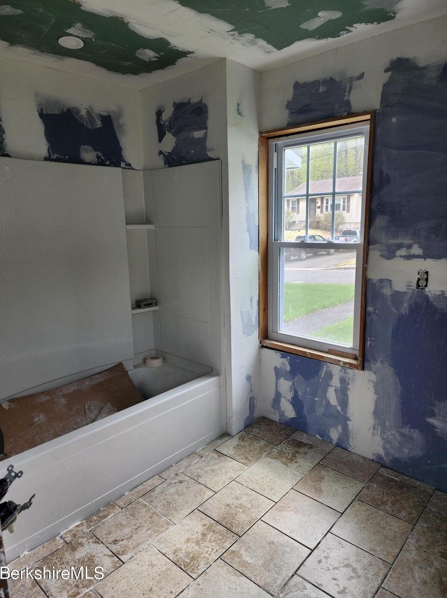 271 Notch Rd, Clarksburg MA 01247-3617 exterior