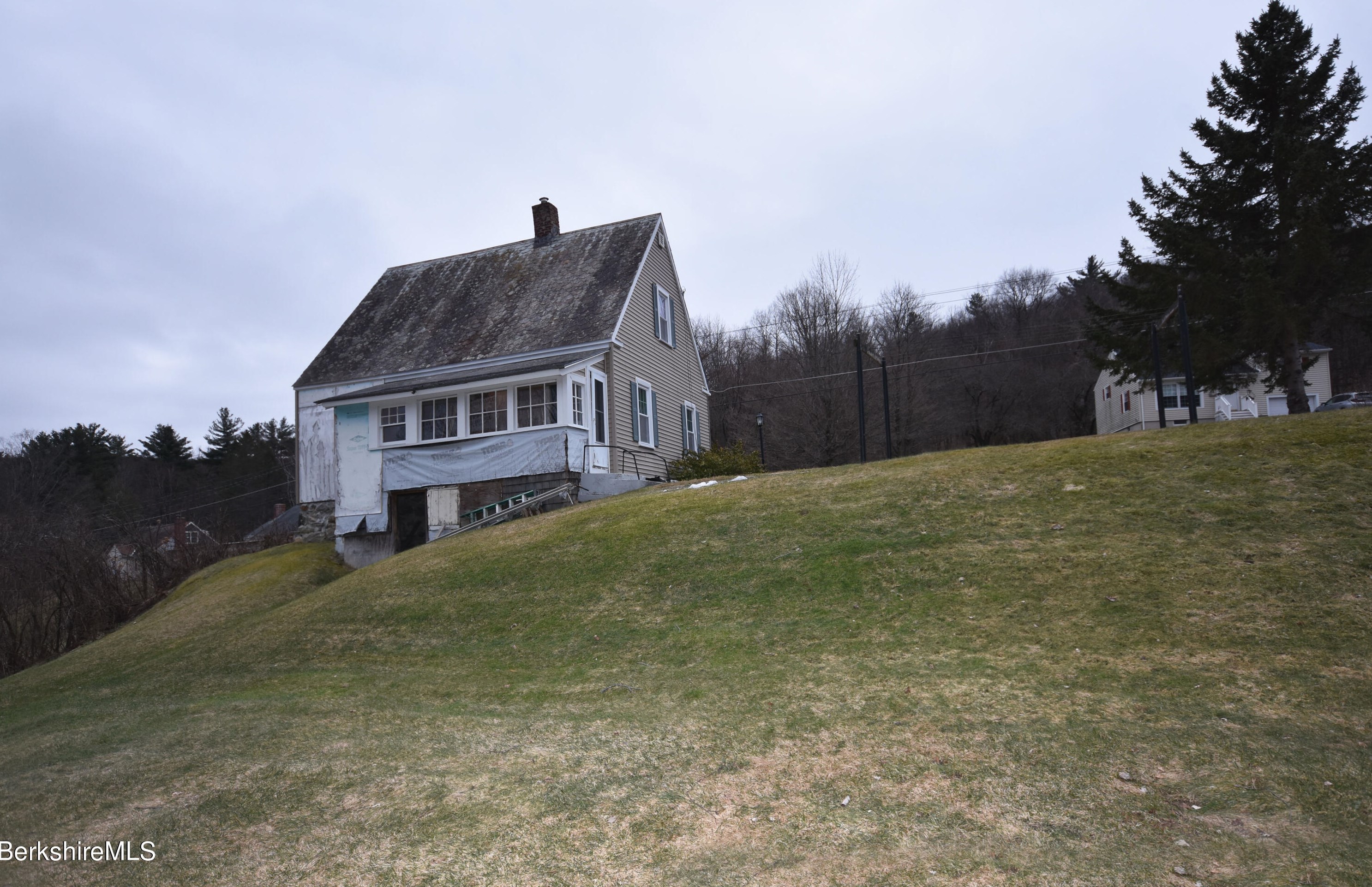 271 Notch Rd, Clarksburg MA 01247-3617 exterior