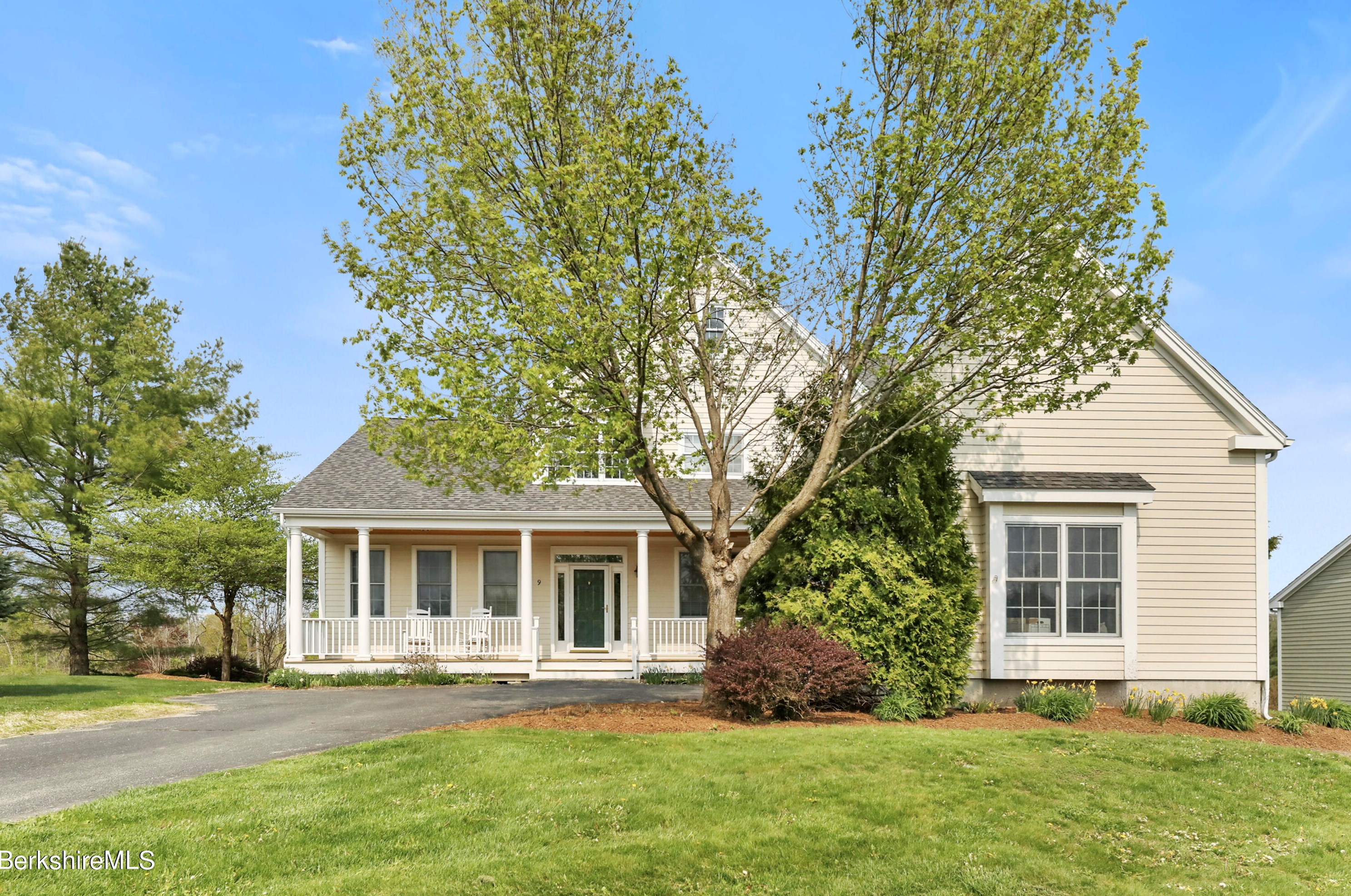 9 Fairwynds Dr, Lenox, MA 01240