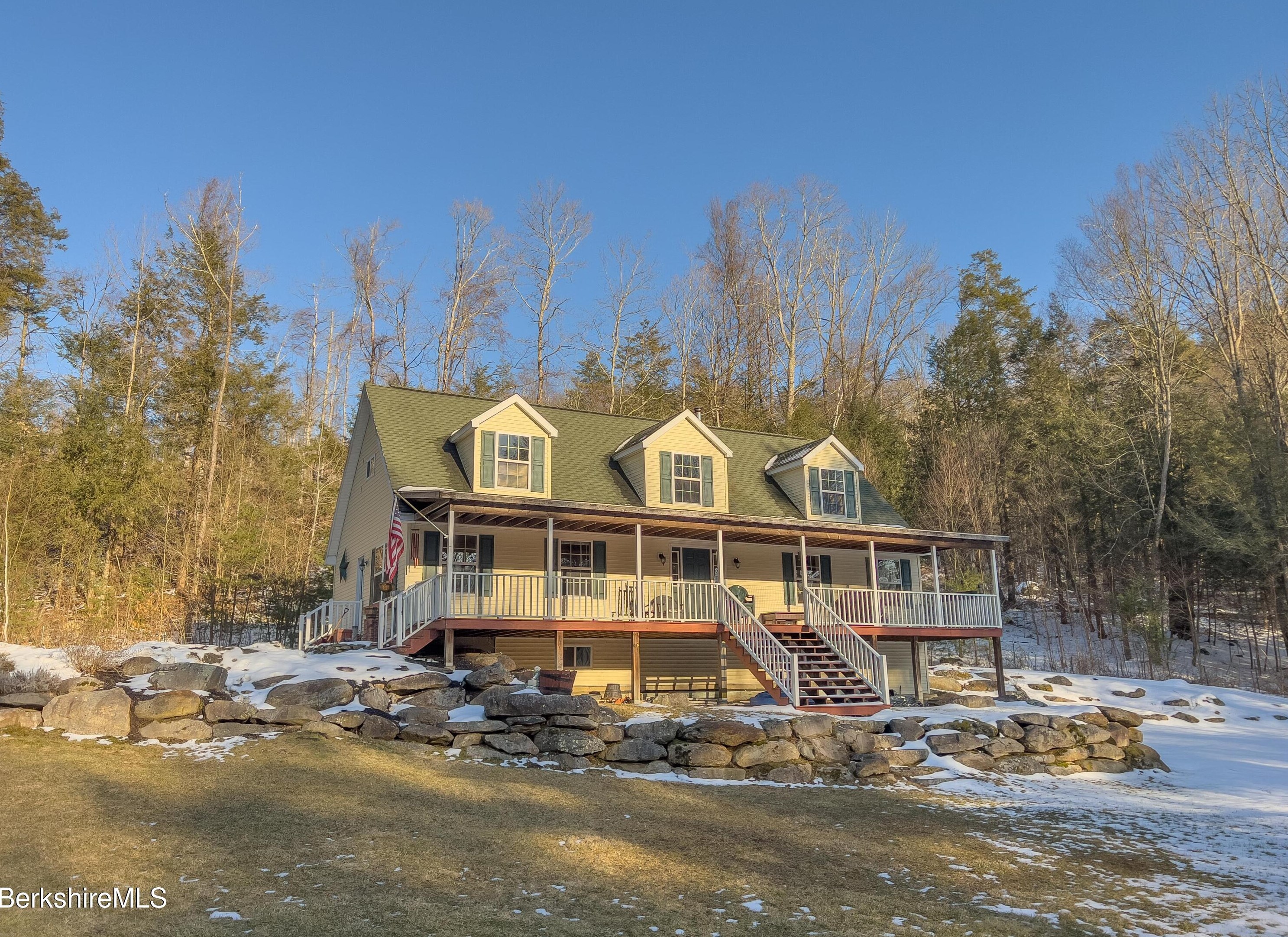 1354 County Rd, Sheffield, MA 01257
