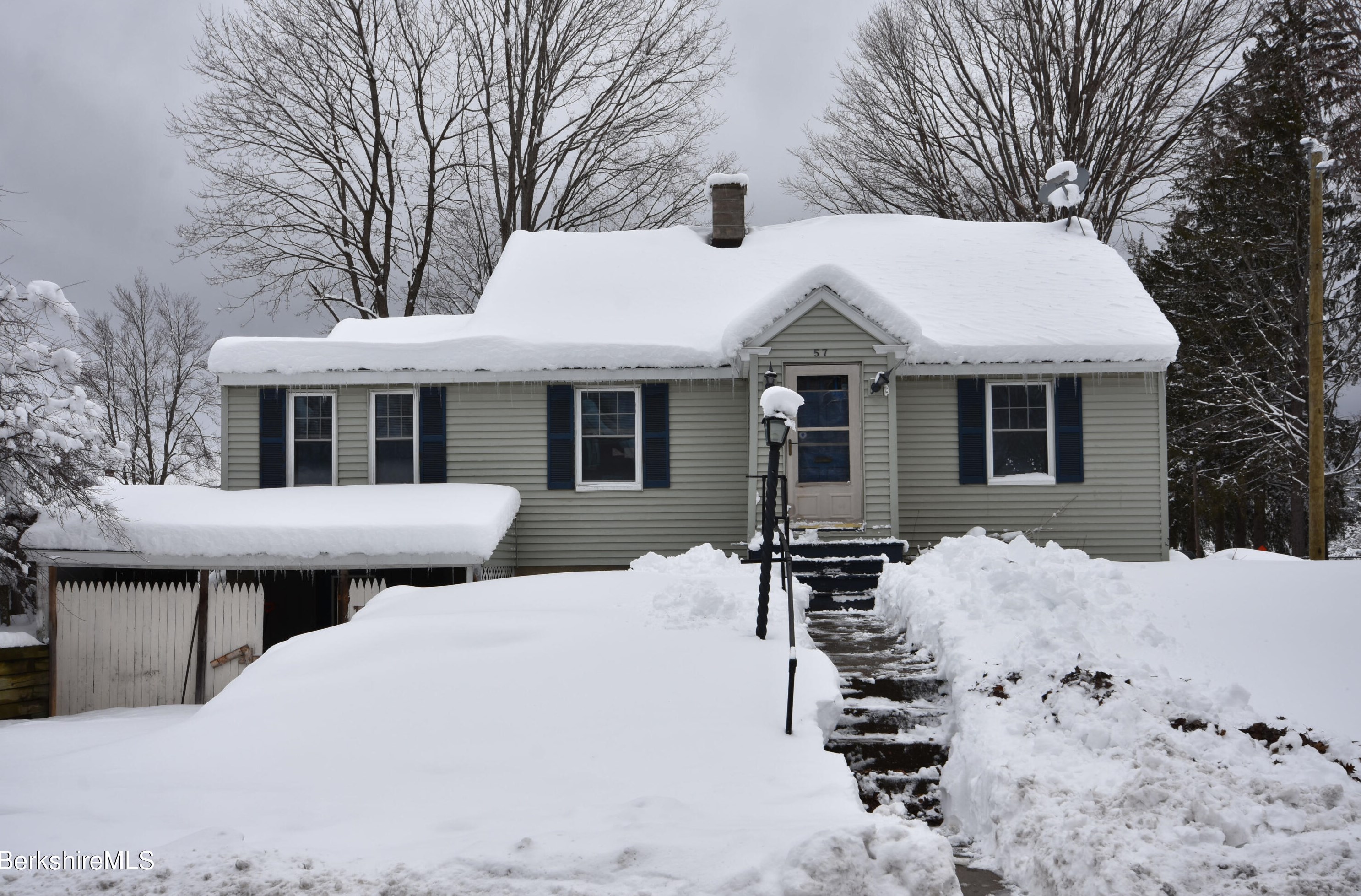 57 John St, Dalton, MA 01226-1415