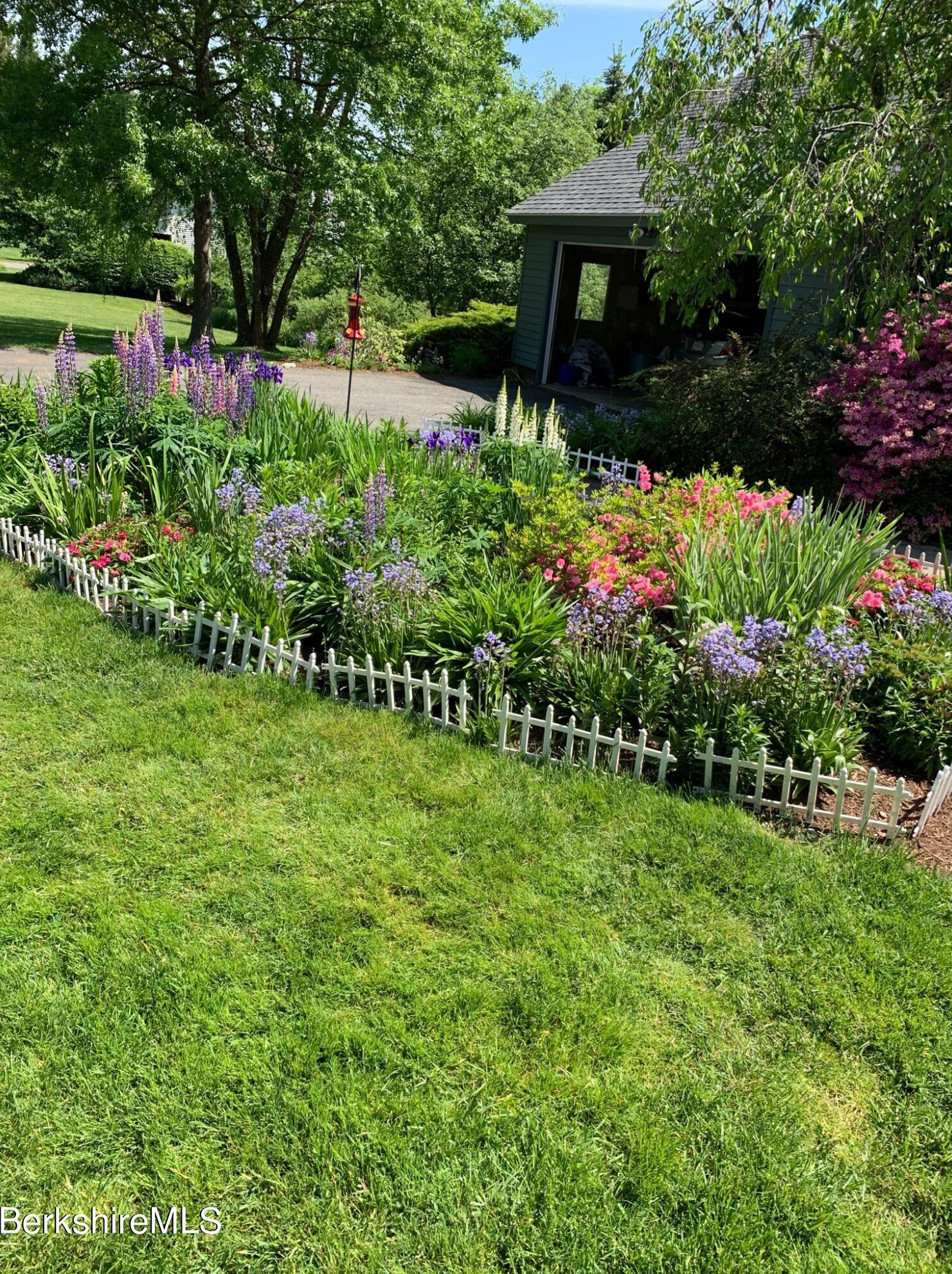 3 Woodland Cir, Pittsfield MA 01201-5793 exterior