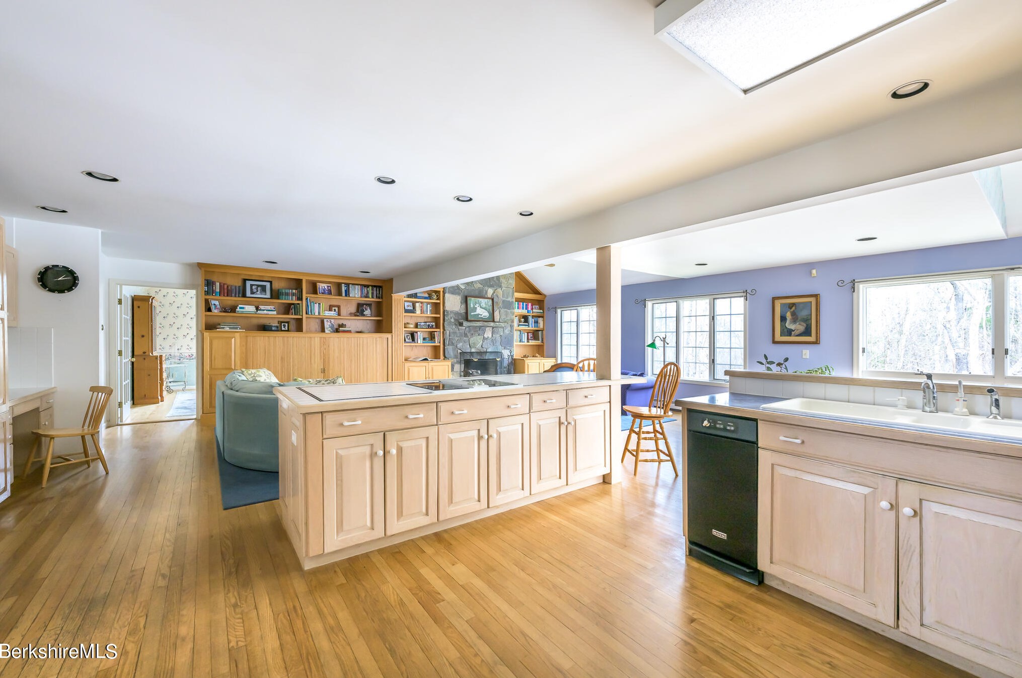 3 Woodland Cir, Pittsfield MA 01201-5793 exterior