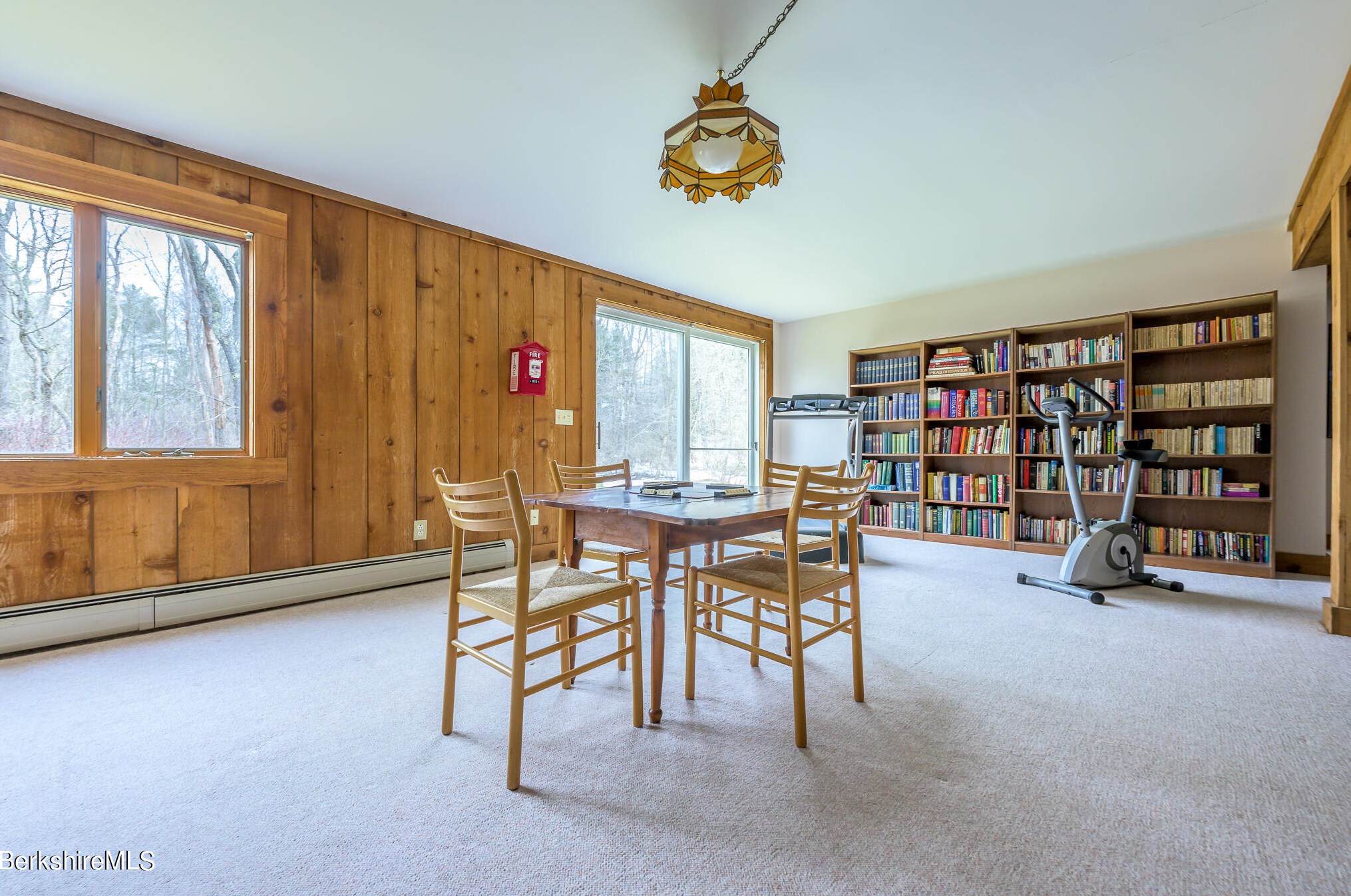 3 Woodland Cir, Pittsfield MA 01201-5793 exterior