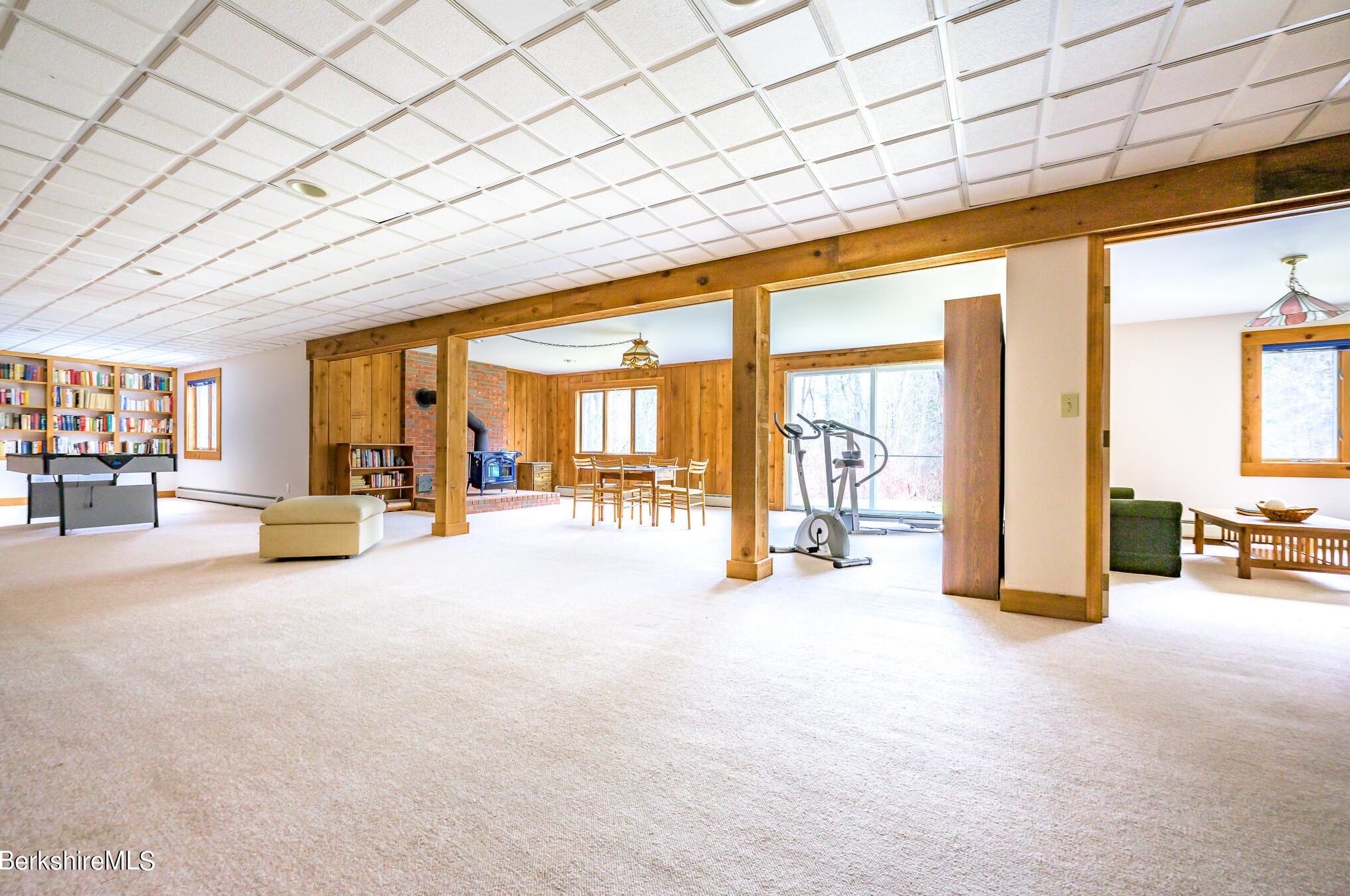 3 Woodland Cir, Pittsfield MA 01201-5793 exterior