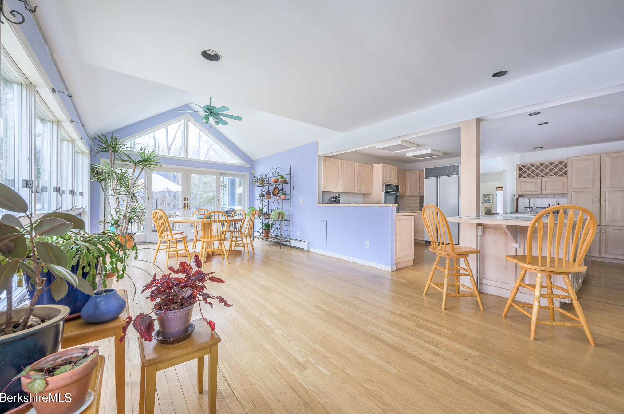 3 Woodland Cir, Pittsfield MA 01201-5793 exterior