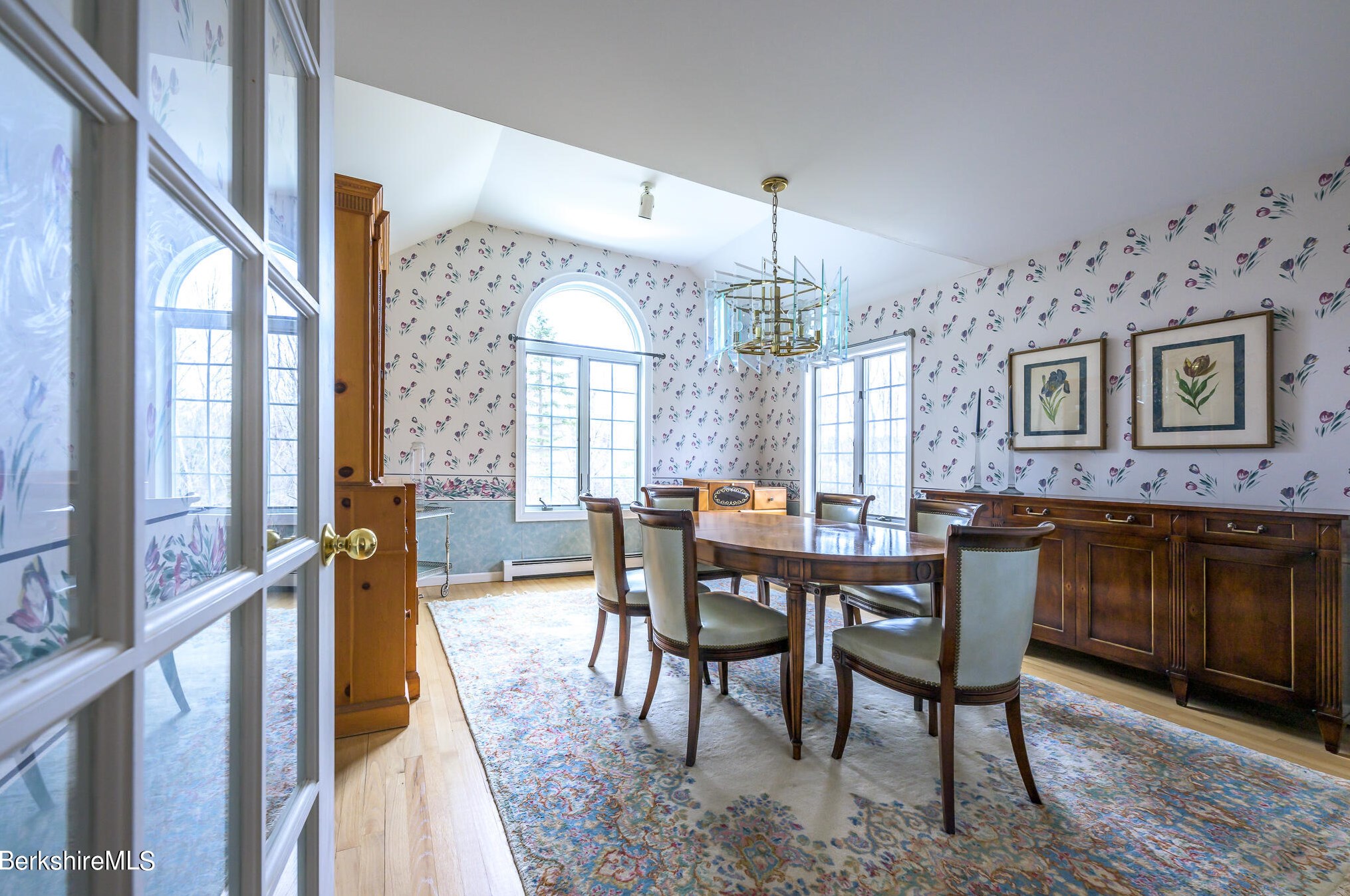 3 Woodland Cir, Pittsfield MA 01201-5793 exterior